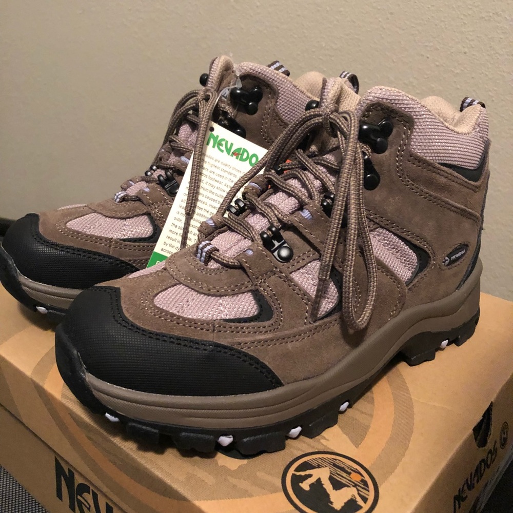 NIB, Women’s Nevados hiking shoes size 6.5